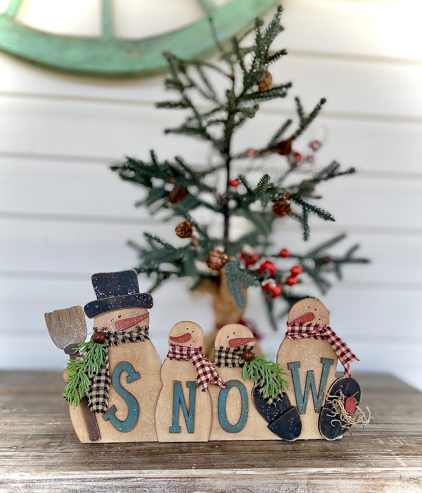 Snowmen "SNOW" Leaner w/ Backer Pieces - DIY Craft Kit