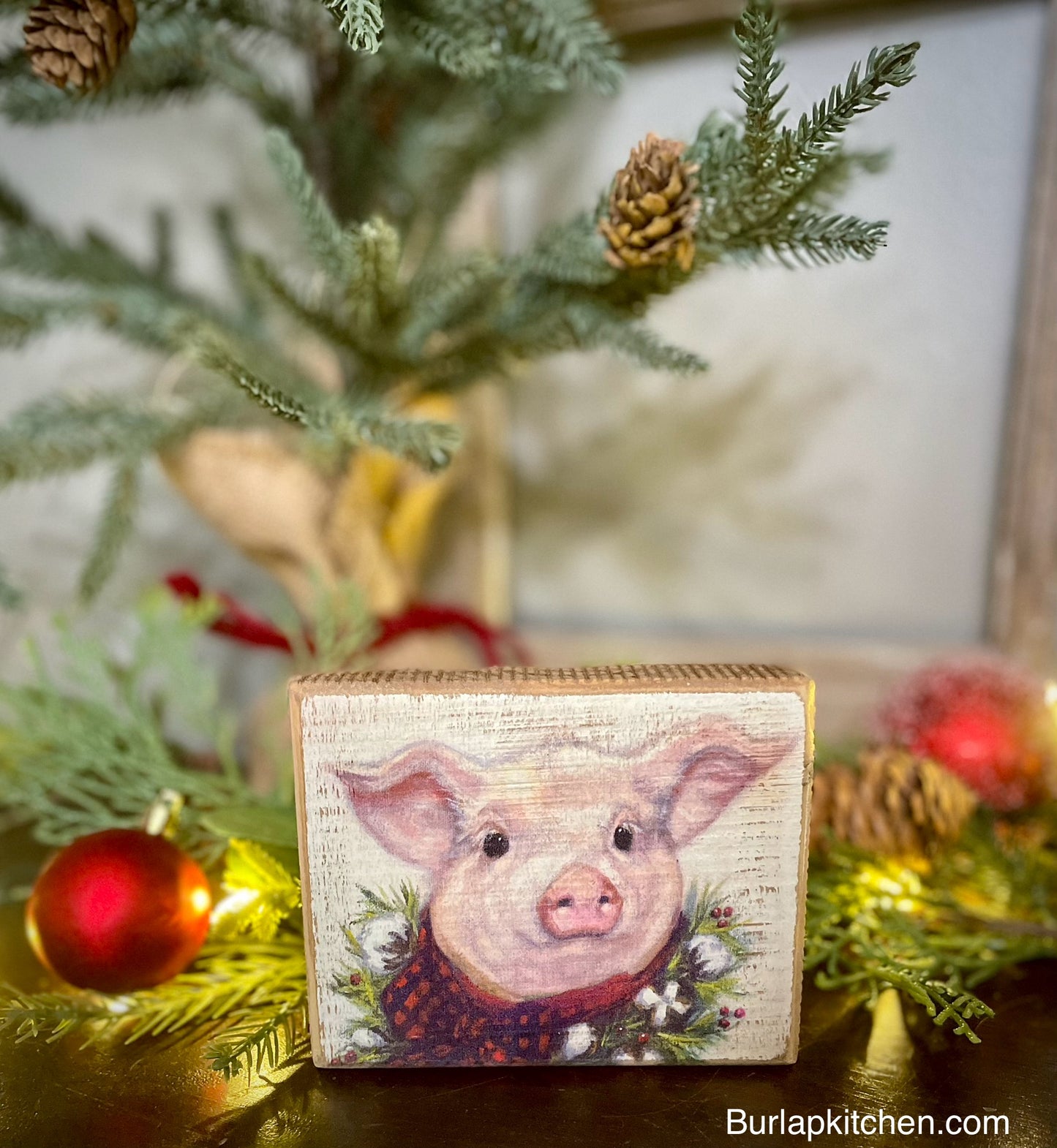 (F) Small Christmas Pig Decorative Block