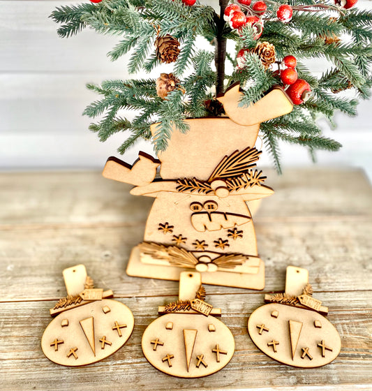 Merry Monday Bundle Deal - Stand Alone Snowman w/Cardinals on Hat + DIY Primitive Detail Snowman Ornaments