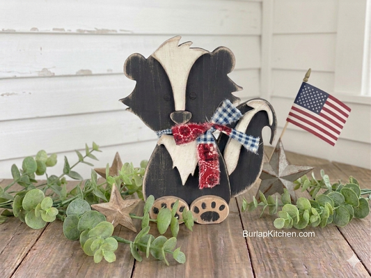 Stand Alone Skunk - Maple Wood DIY Craft Kit